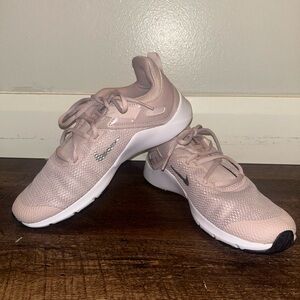 NEW women’s size 10 pink Nikes